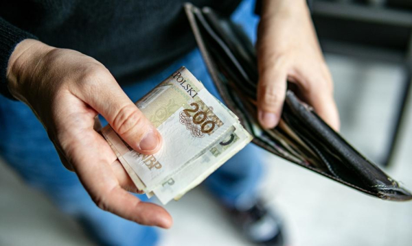Rząd ułatwia dostęp do pieniędzy na certyfikaty: koniec z biurokracją przy pomocy de minimis Rząd ułatwia dostęp do pieniędzy na certyfikaty: koniec z biurokracją przy pomocy de minimis