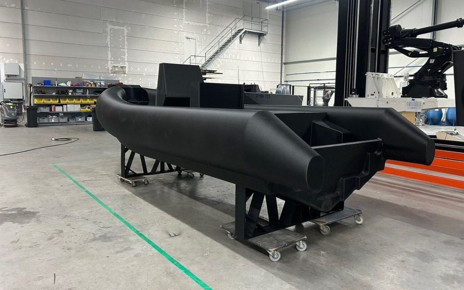 Kadłub łodzi RHIB wydrukowany w technologii 3D w fabryce