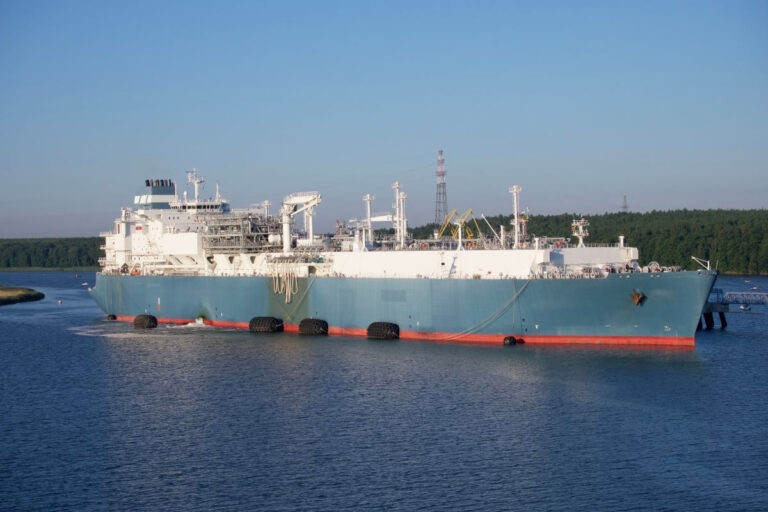 Polska przyspiesza budowę trzeciego terminalu LNG: klucz do bezpieczeństwa energetycznego?