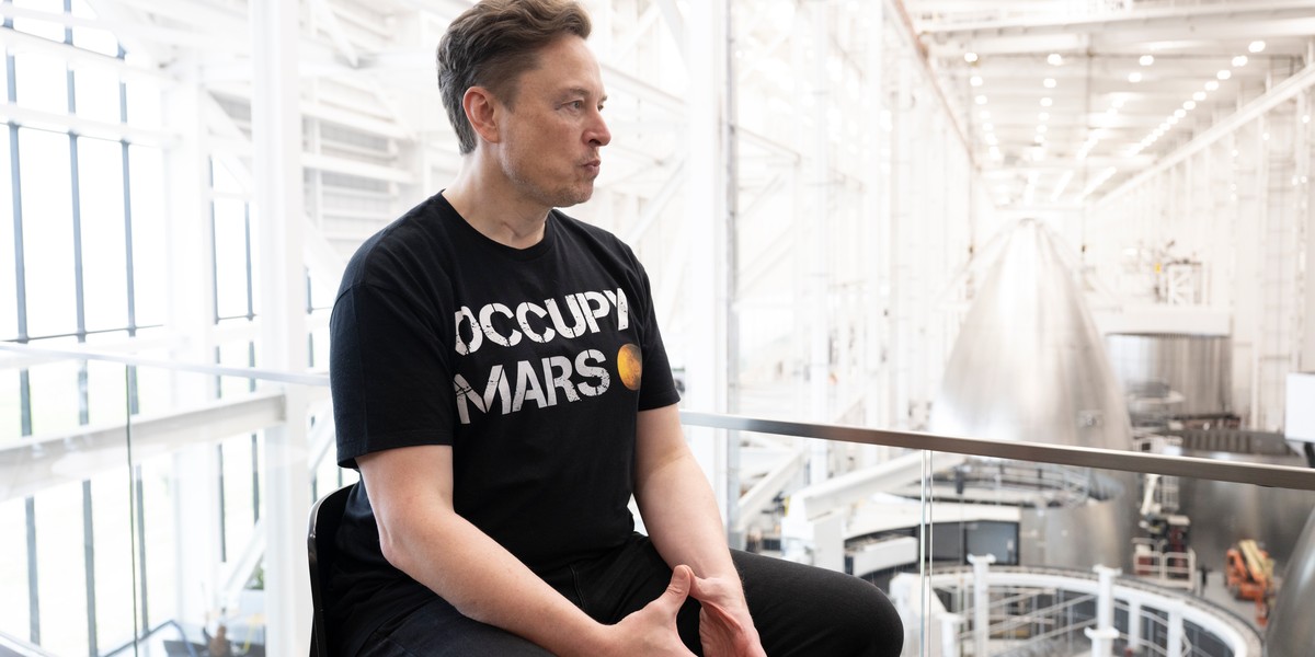 SpaceX podbija giełdę: Elon Musk świętuje debiut, który zadziwia rynek 50 Notowania SpaceX znacząco wzrosły już pierwszego dnia