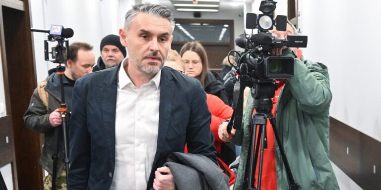 Byli wiceministrowie nie poniosą odpowiedzialności za wakacyjne podróże służbowym autem