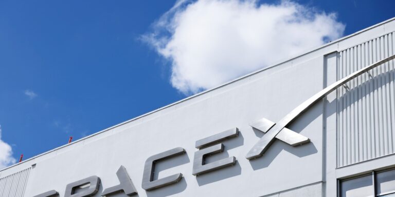SpaceX buduje satelitarny system dla Sił Kosmicznych USA