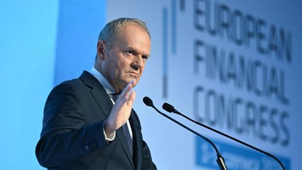 Do polskich szk&oacute;ł trafi specjalny sprzęt. Donald Tusk ujawnia szczeg&oacute;ły
