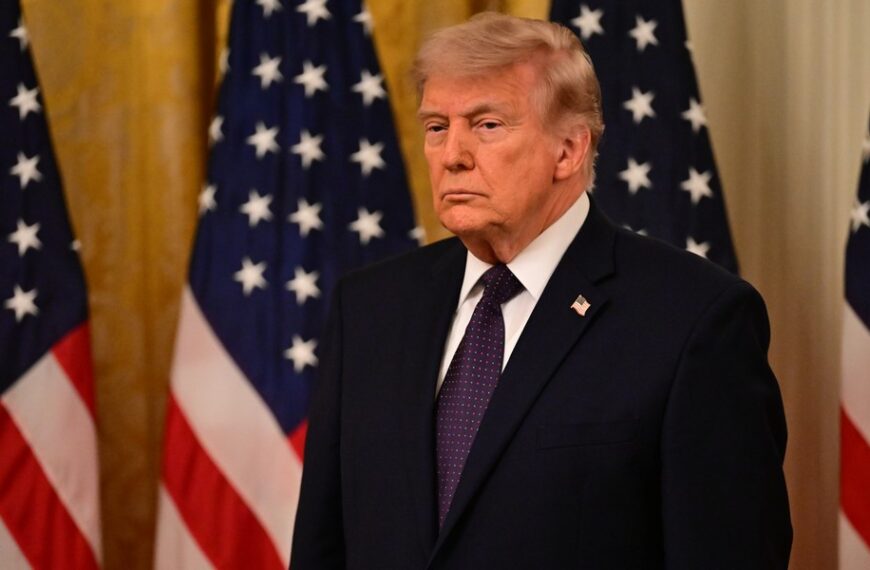Główna 19 Nowe cła Trumpa: 60 państw na celowniku, świat grozi wojną handlową
