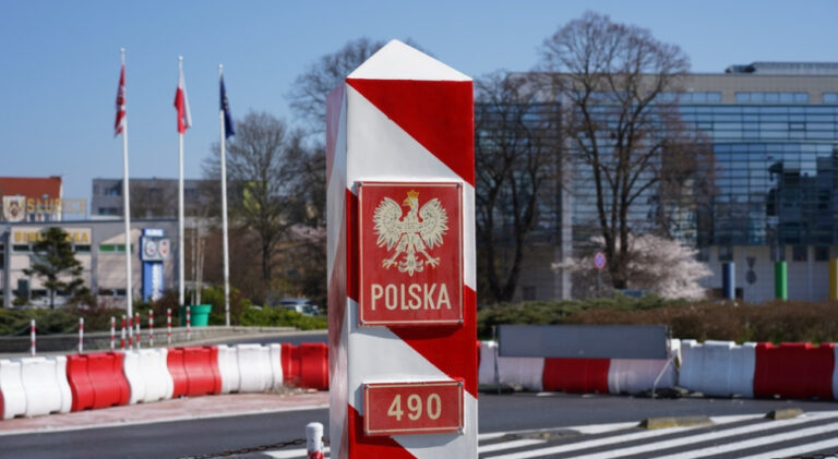 Obcokrajowcy zalewają rynek pracy poza największymi miastami. Sprawdź gdzie!