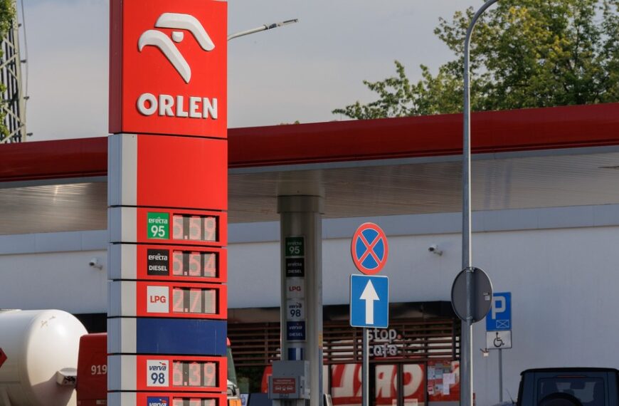 Orlen ogłasza zmiany cen hurtowych &ndash; kierowcy poczują r&oacute;żnicę na stacjach.