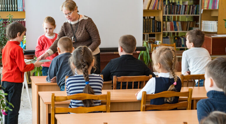 Jak usprawnić edukację: Odejście od obwiniania uczniów – klucz do ulgi dla nauczycieli Jak usprawnić edukację: Odejście od obwiniania uczniów – klucz do ulgi dla nauczycieli