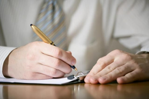 Popraw swoje CV: 6 kluczowych wskazówek, które pokochają rekruterzy