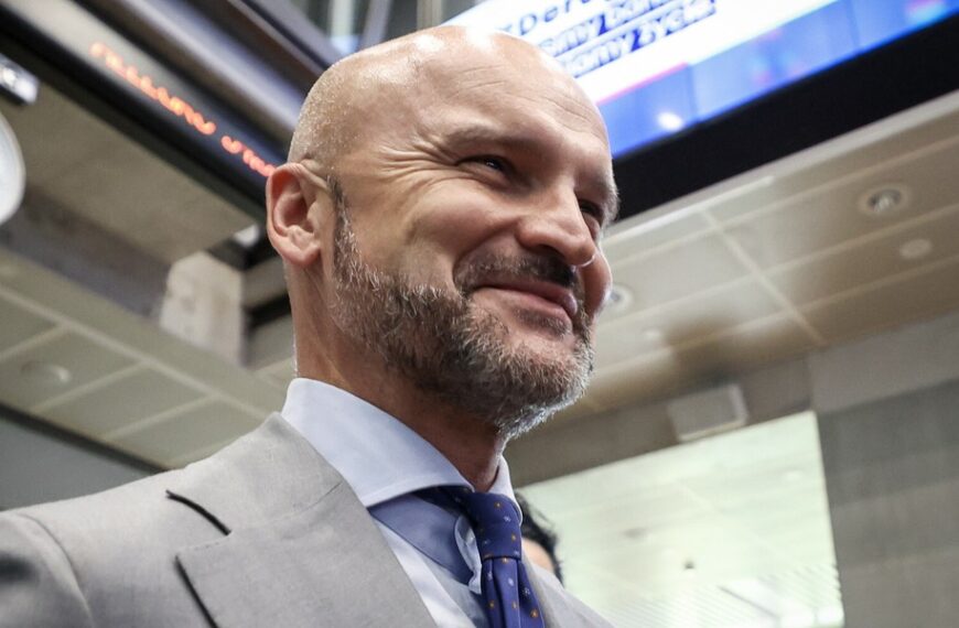 Allegro i InPost osiągają porozumienie: sp&oacute;r o 100 mln zł na chwilę wstrzymany po&hellip;