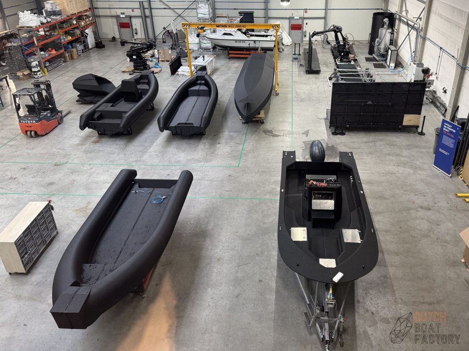 R&oacute;żne kadłuby łodzi RHIB drukowane w technologii 3D