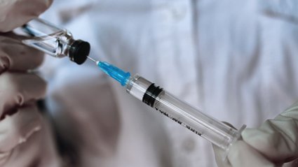 Pierwszy w historii lek odwracający starzenie został właśnie podany człowiekowi. "To przełom"