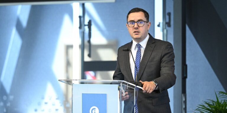 Giełda energii: Miłosz Motyka zdradza kluczowe terminy podjęcia decyzji w sprawie prądu i gazu