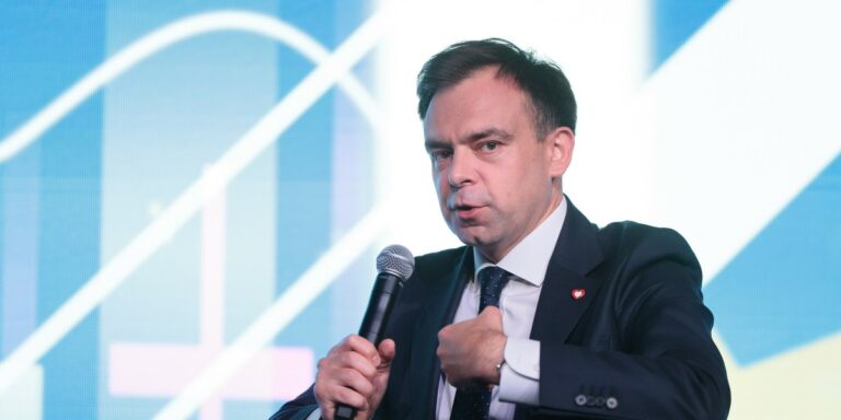 Minister Finansów: Spadek Cen Energii Jest Niezbędny
