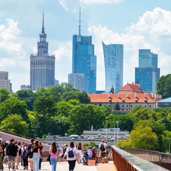 Służbowe nastroje: polskie firmy patrzą w przyszłość z nadzieją, ale&hellip;
