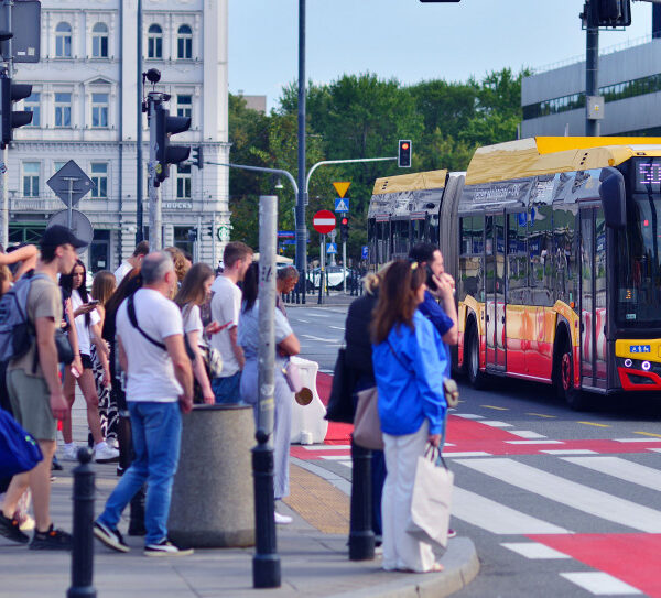 Rynek pracy w Polsce: Bezrobocie maleje, lecz firmy&hellip;