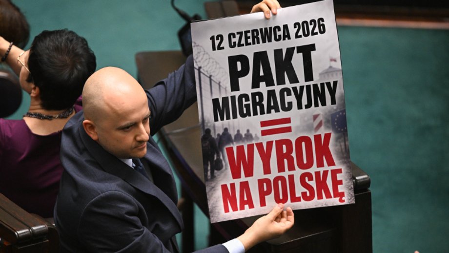 Sejm przegłosował bon senioralny i nowe regulacje dla AI: poznaj kluczowe decyzje 5 Dariusz Matecki w czwartek w Sejmie
