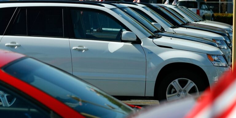 Śląska firma omija sankcje, dostarczając Rolls-Royce’y i Bentleye do Rosji
