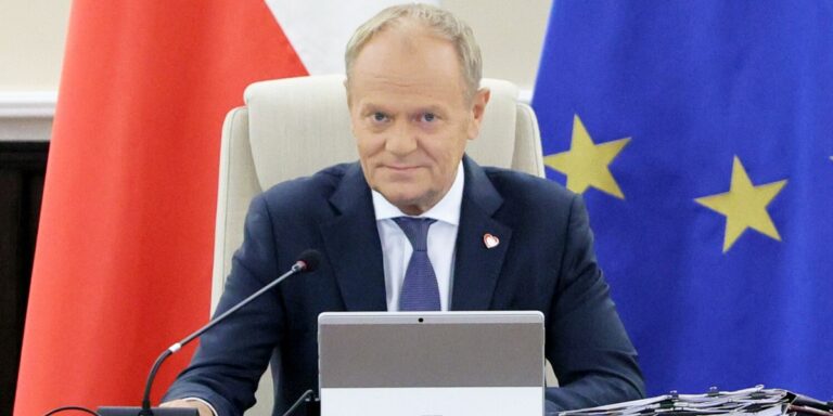 Tusk zapowiada podwyżki: Krótka odpowiedź premiera na wzrost płac w Polsce