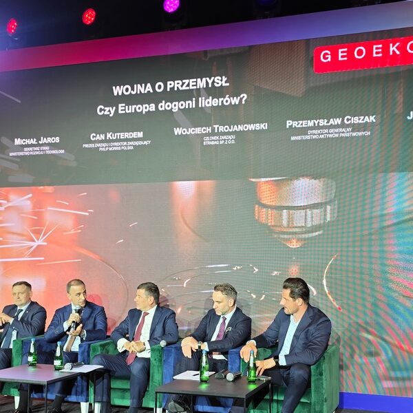 Główna 21 Polska przyciąga inwestorów: Klucz do sukcesu na tle Europy