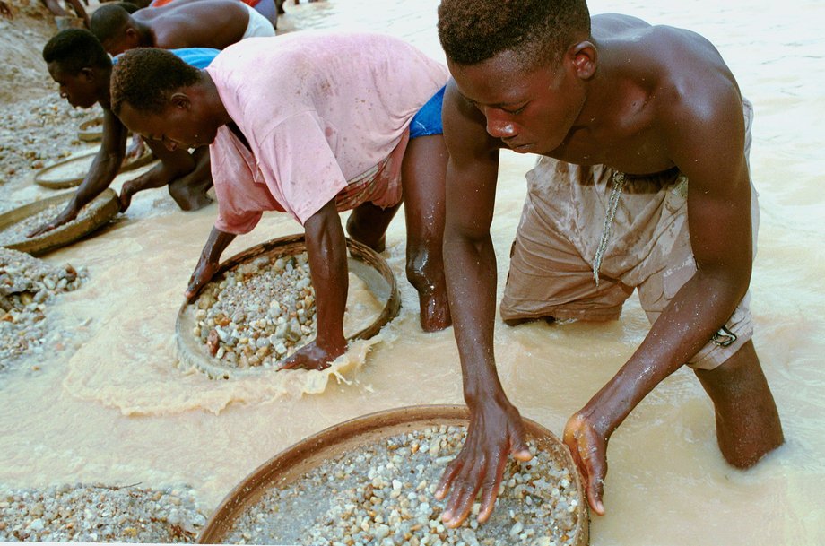 Pracownicy szukający diament&oacute;w, Sierra Leone