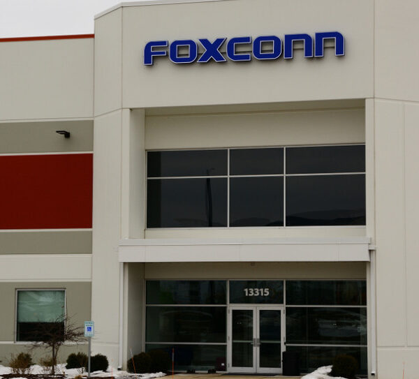 Główna 40 Foxconn buduje gigantyczne centrum w Polsce – 40…