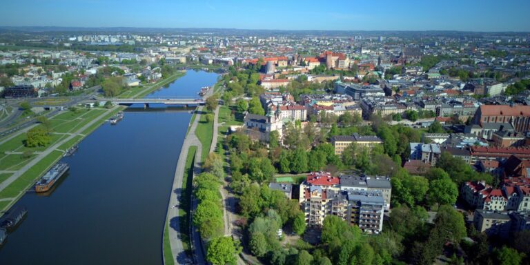 Kraków pędzi do przodu: Odkryj, dlaczego stolica Małopolski kwitnie najszybciej w kraju