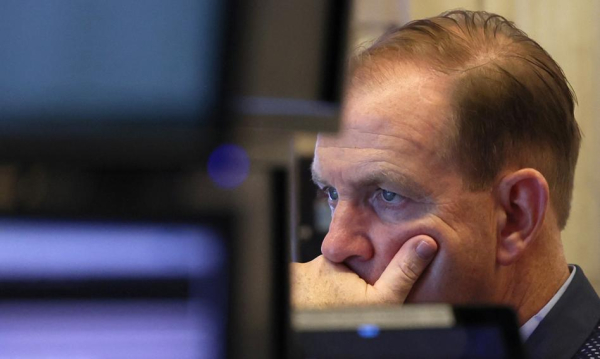 Wall Street w ogniu: Ropa na księżyc, akcje w dół. Jak inflacja wpływa na Twoje oszczędności?