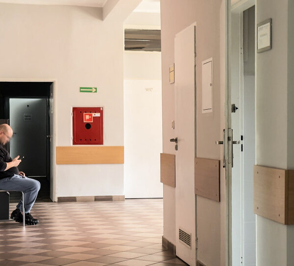 Mieszkańcy domagają się otwartej debaty o płacach, kończąc&hellip;
