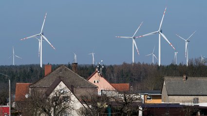 Wpływ wiatrak&oacute;w na ceny nieruchomości. Por&oacute;wnano r&oacute;żne gminy