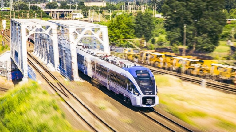 Odkryj nową erę podróży: PKP Intercity rzuca wyzwanie lotnictwu!