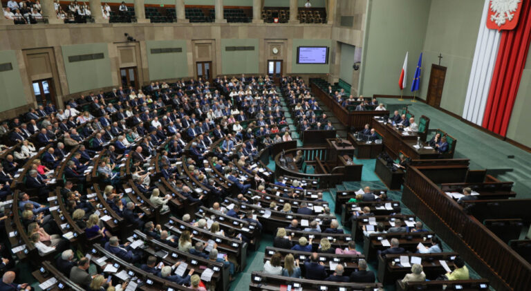 Sejm uchwala przełomową ustawę antymobbingową po dwóch dekadach oczekiwań