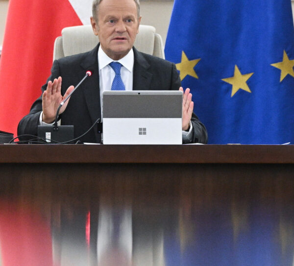 Rząd rewiduje przepisy, ujawniając milionowe zarobki medyk&oacute;w.