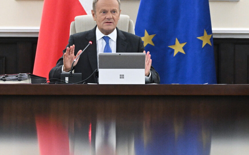 Rząd rewiduje przepisy, ujawniając milionowe zarobki medyk&oacute;w.