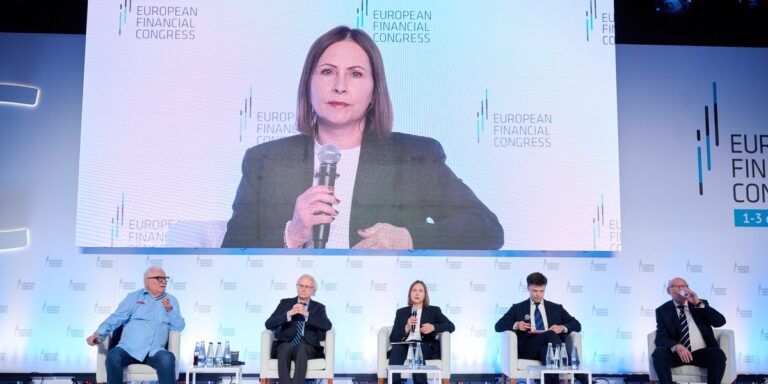 Lech Wałęsa wizjonerem? Finansowa równowaga szansą na pokój.