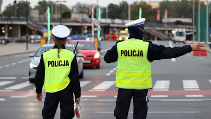 Mandat za hak holowniczy może wynieść nawet 5 tys. zł. Wielu kierowc&oacute;w nieświadomie ryzykuje