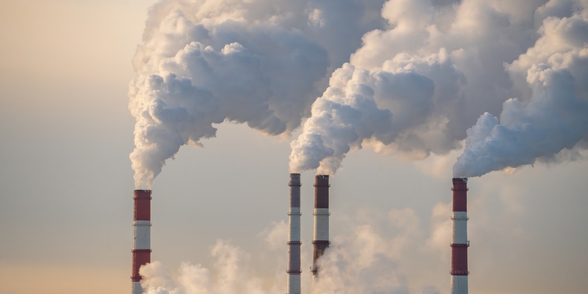W środę państwa członkowskie Unii Europejskiej zatwierdziły nowe wskaźniki emisji CO2 dla przemysłu, będące częścią unijnego systemu handlu emisjami ETS (zdjęcie podglądowe)