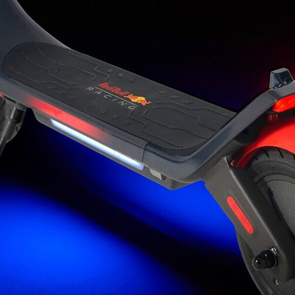 Odkryj hulajnogę Red Bull Racing w&hellip;