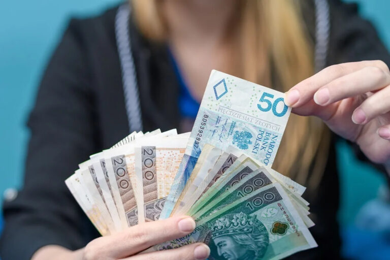 UE narzuca równość płac: nowe obowiązki dla pracodawców.
