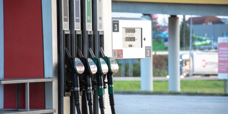 Ceny paliw w górę: Sprawdź, ile zapłacisz za litr w nadchodzący weekend