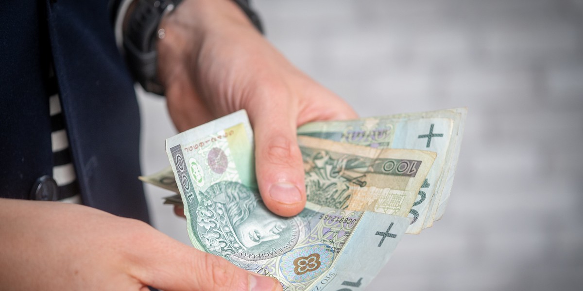 Nowe progi płacowe w ochronie zdrowia: Jakie benefity czekają na specjalistów? 3 Najwyższe minimalne wynagrodzenie ustawowe otrzymają lekarze posiadający specjalizację (zdjęcie podglądowe)
