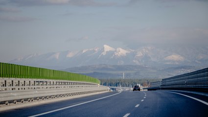 Wakacyjne remonty na drogach. Kierowc&oacute;w czekają utrudnienia na gł&oacute;wnych trasach