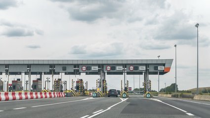 Płatność telefonem na bramkach autostradowych. Kierowcy powinni uważać