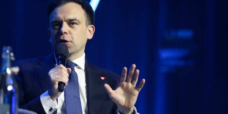 Koniec promocji na paliwo? Minister Finansów tłumaczy, dlaczego ceny znów pójdą w górę Koniec promocji na paliwo? Minister Finansów tłumaczy, dlaczego ceny znów pójdą w górę