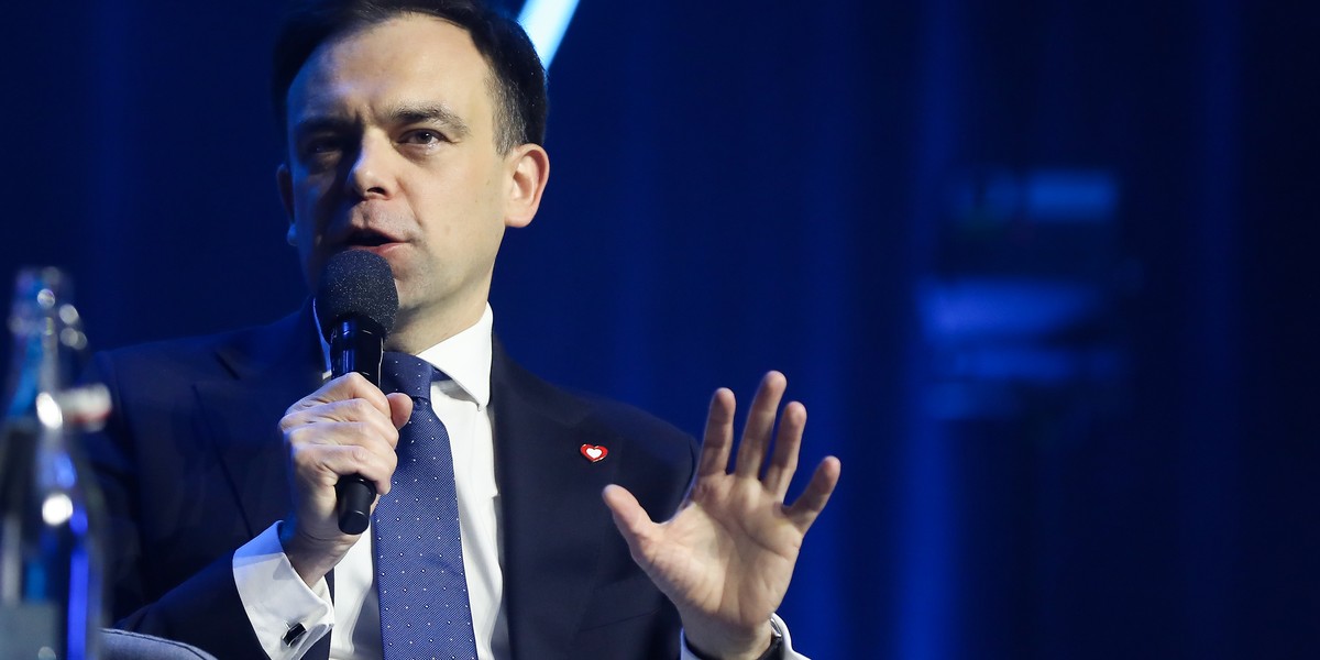 Koniec promocji na paliwo? Minister Finansów tłumaczy, dlaczego ceny znów pójdą w górę 2 Andrzej Domański, minister finansów i gospodarki