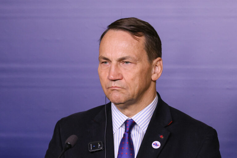 Radosław Sikorski krytykuje działania Donalda Trumpa. „Rozmowa z Putinem to błąd”