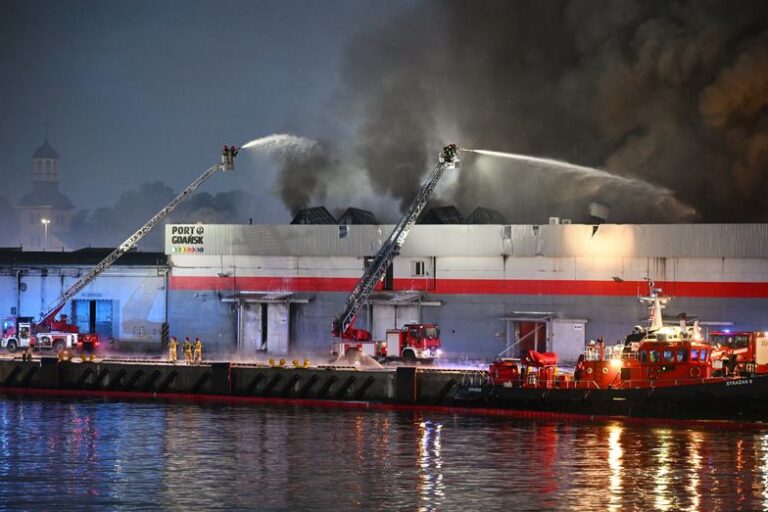 Wielki pożar hali w Gdańsku. Jest decyzja prokuratury Wielki pożar hali w Gdańsku. Jest decyzja prokuratury